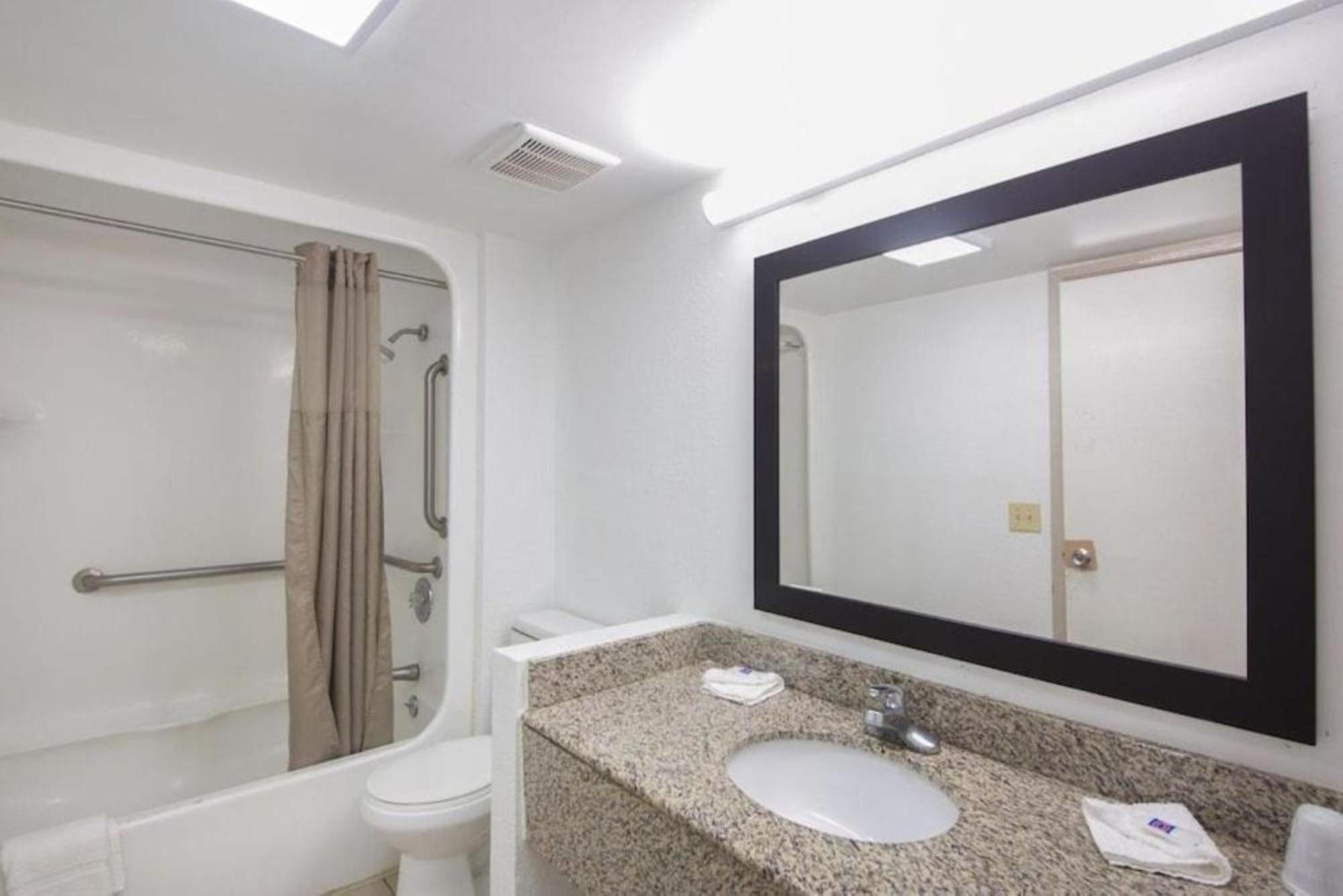 Oyo Hotel Baton Rouge East I-12 Louisiana מראה חיצוני תמונה